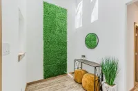 Entertainment District -Walk to Stadiums - Near Six Flags -Sleeps 8 - Bungalows