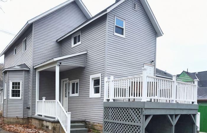Cozy second floor unit in the heart of Downtown Charlevoix, 1BR / 1BA sleeps 4
