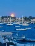 Stunning Beach Cottage just steps from Marblehead Harbor and Town - Wifi