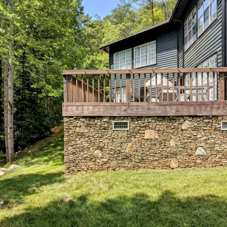 Spacious and Serene Smoky Mountain Retreat- the Perfect Launch for the Dragon!