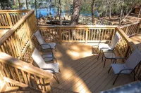 Leaning Pines Lodge, Sleeps 10, Double Cabins in the woods, 30 min to Round Top - 3 estrellas