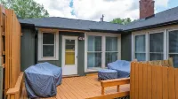 Remodeled Home in a Great and Quiet Neighborhood - Close to Everything! - 3 ดาว