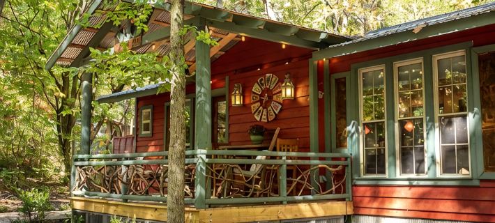 Honeymoon Loft Cabin - Soaking Tub & Fireplace - Walk to Mentone Hotels in DeKalb County
