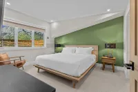 Sisters' Summit - Stunning Mountain Views with Private Hot Tub, Sauna & BBQ! - Bungalows