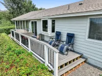 Easy Beach Access, Spacious Decks & Striking Ocean Views - Harris Beach Overlook - Wi-Fi