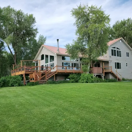 Spacious Riverside Four Bedroom Retreat