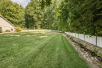No steps. Quiet street in heart of Amish country. Close to tourist attractions. - Wi-Fi