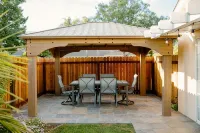 Coastal 6 Bedroom Home! - Wifi