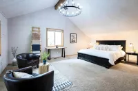 Peaceful modern oasis -walking distance to Village - Gym