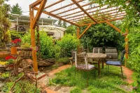 Garden Oasis in the City - 4-Sterne