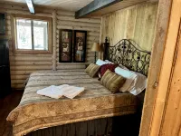 Picturesque Retreat Inspired by Thomas Kinkade, Set on 1.5 Acres! - balcony