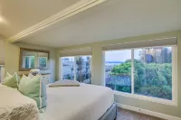 Across From The White Sand Of Moonlight Beach - Full Ocean/Beach View - balcony