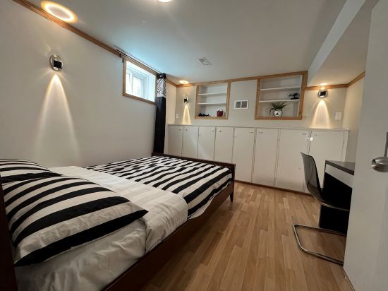 Self-contained Queen Suite • Private Kitchenette & Bath