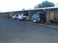 Y Motels Kingaroy - parking
