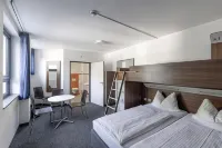 Jugendherberge City-Hostel Köln-Riehl - Hostales
