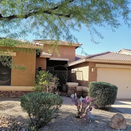 Beautiful private 4 bedroom resort (4th is a Den/Bed combo  Heated pool & spa