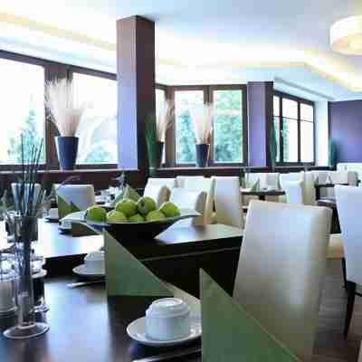 Central Hotel Dining/Meeting Rooms