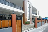 RedDoorz Near Terminal Tirtonadi 2 Hotell i Timuran