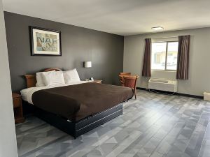 Freer Executive Inn & Suites