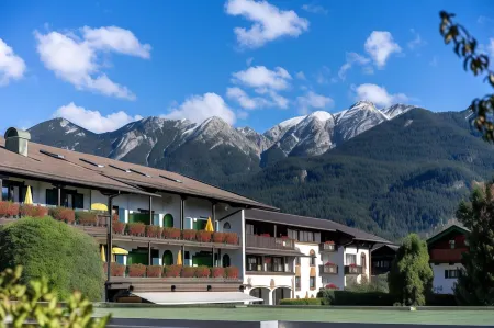 Parkhotel Wallgau Отели в г. Крюн