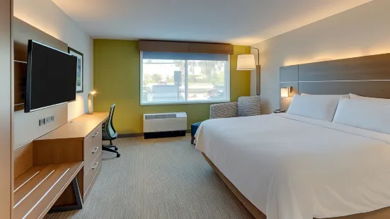 Holiday Inn Express & Suites Roanoke – Civic Center