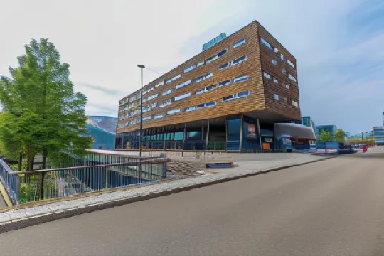 โรงแรมลีโอนาร์โด อัลเมียร์ซิตี้เซ็นเตอร์