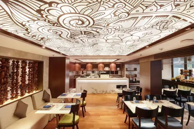 Crowne Plaza Dhaka Gulshan Hotels near حديقة رامنا