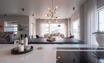 Ocean Breeze Luxury Apartment