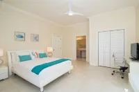 Sprat Bay Luxury Villa Hotels near The Penny Black