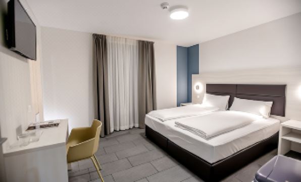 3. 미라라고 로카르..