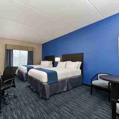 Holiday Inn Express & Suites Peekskill-Lower Hudson Valley Rooms
