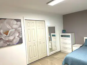 Hollywood Apartments - C