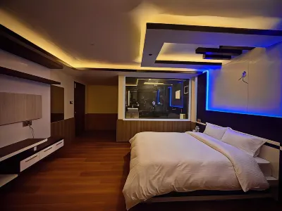 Pine Tree Resort Hotels near Deurali View Point