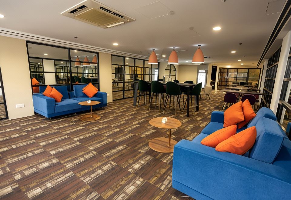 시트러스 호텔 조호르바루의 깔끔한 욕실과 비데