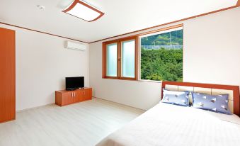 Yangyang Pension House