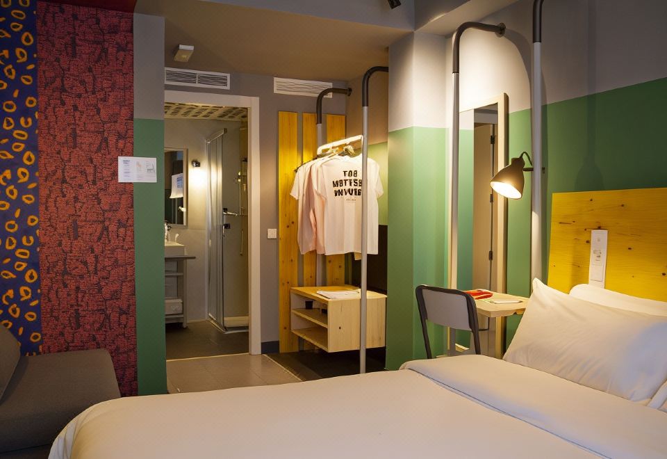 1. Room00 V..