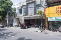 Crown Residence Near Tugu Yogyakarta Mitra RedDoorz Hotels in Jetis