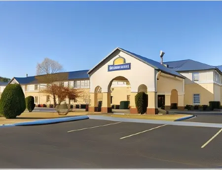 Days Inn by Wyndham Lincoln