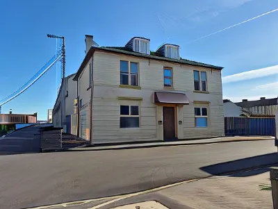 Douglas Hotel Hotels in Erskine