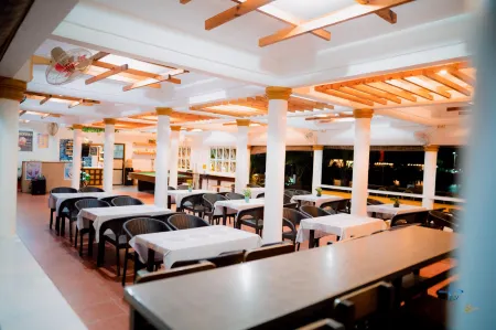 Cris Del Mar Resort Отели рядом с достопримечательностью «Viewscape Nature's Park Pangasinan»