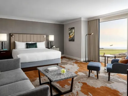 Fairmont Vancouver Airport Отели рядом с достопримечательностью «City Centre Community Centre»