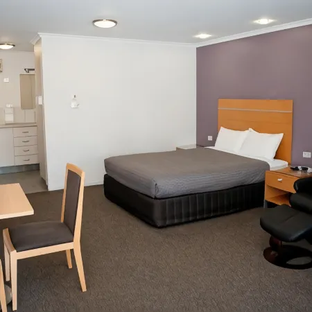 Sportsmans Motor Inn