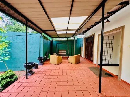 Himo Guest Inn Отели в г. Werahera