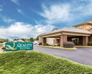 Quality Suites Hickory South Hotel dekat Lenoir–Rhyne University