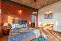 ELIVAAS 4 BHK With Garden & Bonfire - Fleur De Lis