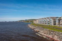 Beacon Pointe on Lake Superior - bar