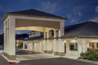 Days Inn & Suites by Wyndham Huntsville Hotels in Huntsville