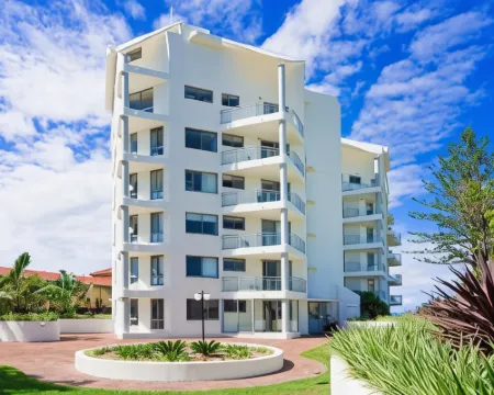 Oceanside Resort Hotels in Bilinga