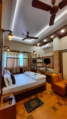 Hotel Temple on Ganges