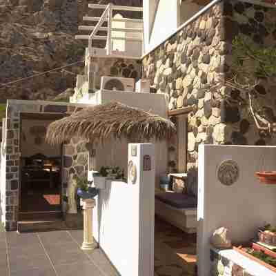 Moschatos Beach House Hotel Exterior